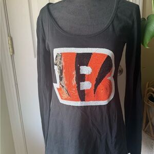Like New! VINTAGE Women’s NFL BENGALS Black Long Sleeve Top w/ Sequin Logo.
